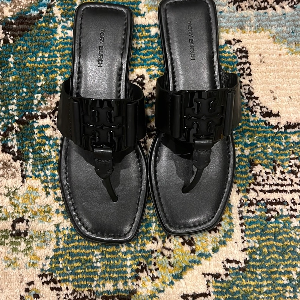 New Tory Burch thong slipper. Leather. 7.5